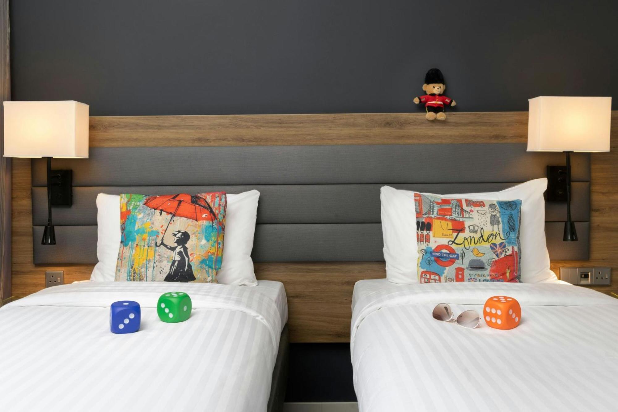 Moxy Twin Room