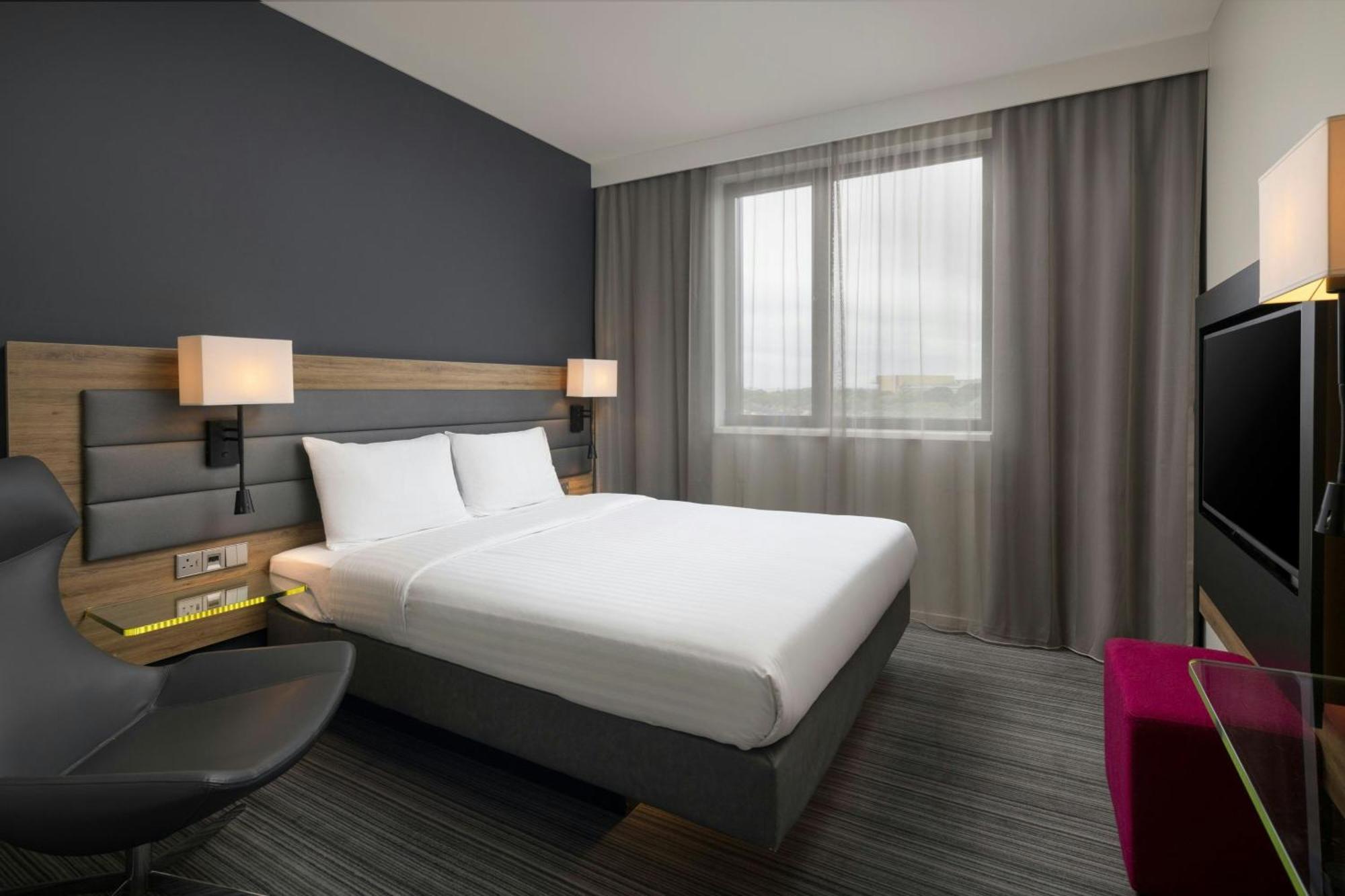 Moxy Queen Room
