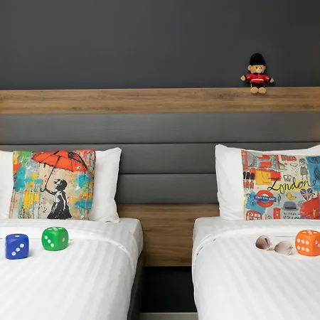 Moxy London Heathrow Airport-3